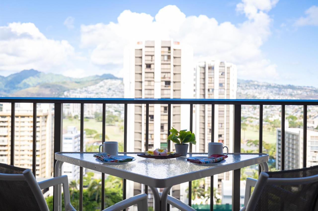 Beautiful Mountain View In Waikiki Sunset With Parking Apartment Honolulu Exterior photo