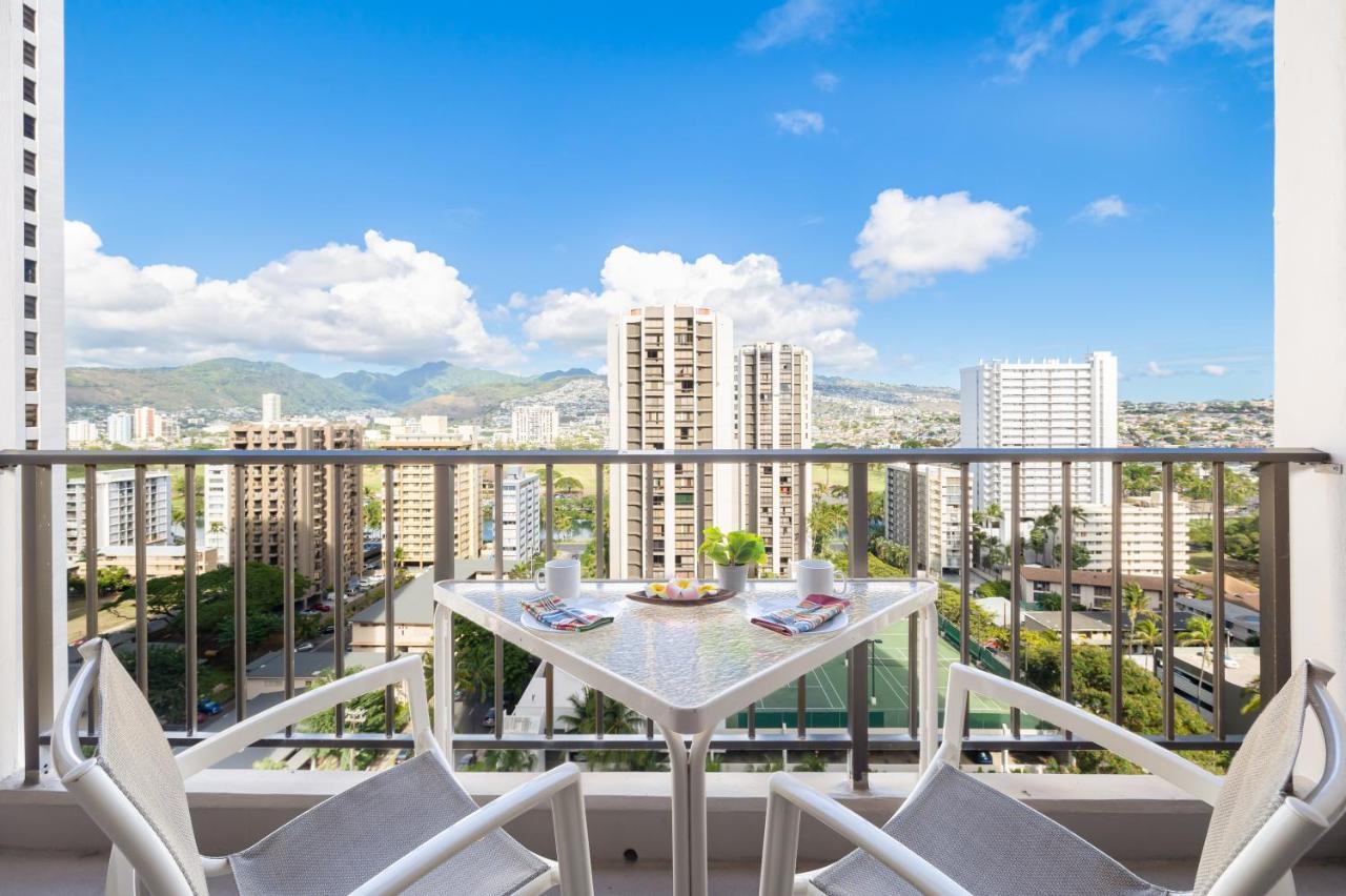 Beautiful Mountain View In Waikiki Sunset With Parking Apartment Honolulu Exterior photo