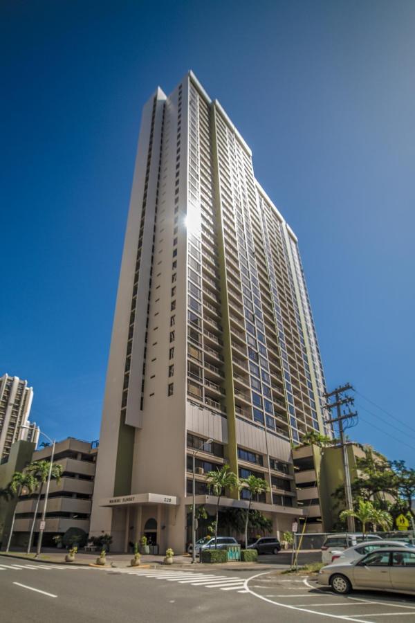 Beautiful Mountain View In Waikiki Sunset With Parking Apartment Honolulu Exterior photo